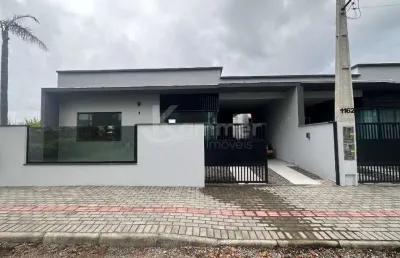 Casa à venda em balneário piçarras-sc, itacolomi: 2 quartos, 1 suíte, 1 sala, 2 banheiros, 1 vaga, 85m². imperdível!