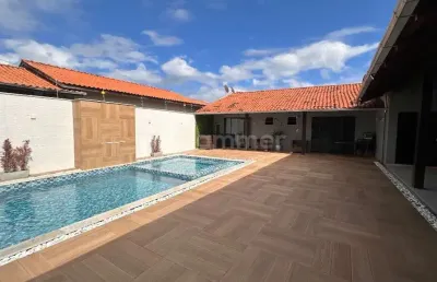 Linda casa com piscina à venda em penha-sc, bairro armação: 4 quartos, 1 suíte, 3 banheiros, 6 vagas, 100m².