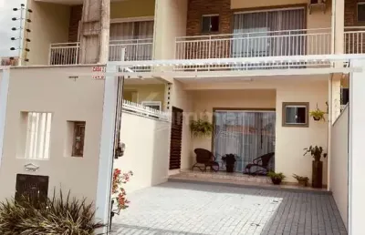 Imóvel à venda em balneário piçarras-sc, bairro itacolomi: 3 quartos, 1 suíte, 2 banheiros, 2 vagas de garagem, 93m².