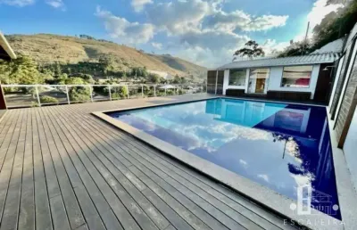 Casa duplex com área de lazer à venda na cidade de teresópolis rj