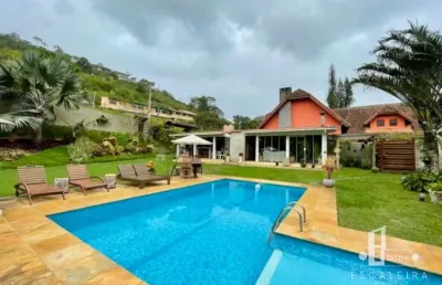 Imperdível oportunidade: casa à venda em teresópolis-rj, bairro albuquerque, 4 quartos, 2 suítes, 2 salas, 4 banheiros, 2 vagas, 150m². venha conhecer!
