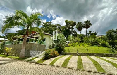 Casa em condomínio de alto padrão na cascata do imbuí - teresópolis-rj: 3 quartos, 3 suítes, 5 banheiros, 7 vagas de garagem.