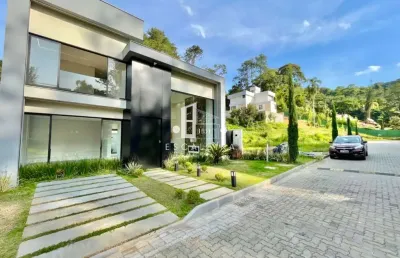 Venda de casa em condomínio de alto padrão na posse, teresópolis-rj: 3 quartos, 3 suítes, 2 salas, 5 banheiros, 2 vagas, 147 m².