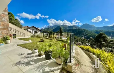 Casa em condomínio c/ ótima localização à venda na cidade de teresópolis rj