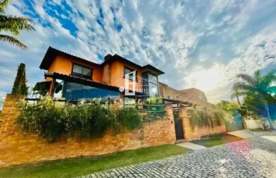 Casa de alto padrão em condomínio na várzea, teresópolis-rj: 5 quartos, 3 suítes, 4 salas, 4 banheiros, 2 vagas de garagem, 300m². venha conferir!