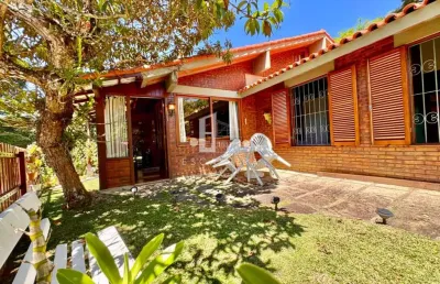 Imperdível! casa rústica em condomínio na posse, teresópolis-rj: 4 quartos, 1 suíte, 2 banheiros, 2 vagas de garagem, 102m².