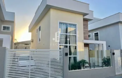 Casa de luxo em condomínio à venda em rio das ostras-rj, extensão do bosque: 3 quartos, 2 suítes, 4 banheiros, 4 vagas, 140m².
