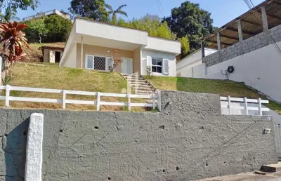 Casa à venda no vale do paraíso, teresópolis-rj: 2 quartos, 2 salas, 2 banheiros, 80m² de area