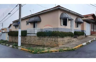 Casa a venda de esquina no bairro santa libania - bragança paulista