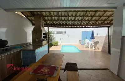 Casa em condomínio fechado com 3 quartos à venda na praia do morro, guarapari  por r$ 980.000