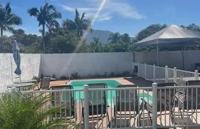 Casa com piscina  - condomínio fechado - sto amaro da imperetriz