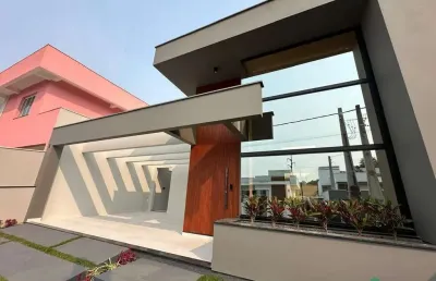 Casa dos sonhos em um loteamento seguro e tranquilo!