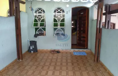 Sobrado com dois dormitórios e uma suíte,sala,cozinha 2 banheiros, área de serviço,uma vaga de garagem coberta,ótima localização,aceita proposta.