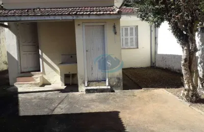 Casa térrea em terreno de 300m², com 4 vagas de garagem,edícula nos fundos,em excelente localização e fácil acesso a rodovia imigrantes,aceita permuta