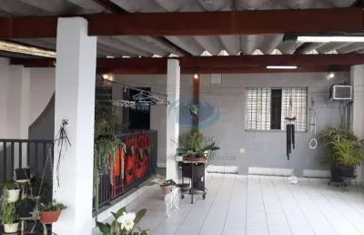 Sobrado 4 dormitórios,1 suíte,3 vagas,3 bahneiros,excelente localização e fácil acesso ao metro linha verde,aceita permuta e proposta.
