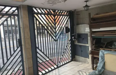 Casa térrea com 2 dormitórios,2 vagas,entrada lateral,quinta,edícula nos fundos,ótima localização,aceita proposta,