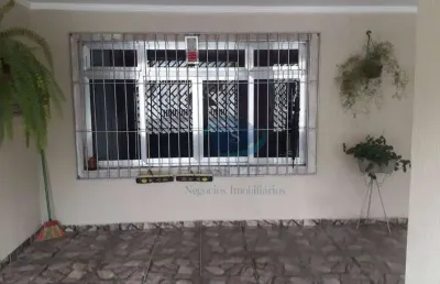 Casa térrea com 3 dormitórios,1 suíte,2 vagas cobertas e livres,entrada lateral,edicula nos fundos,aceita proposta,impecável.