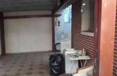 Casa térrea com 3 dormitórios,sala ,cozinha grande,área de serviço coberta,entrada lateral,quintal,2 vagas de garagem,aceita proposta,