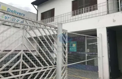 Loja com salão comercial em terreno de 10 x 32 metros,em excelente localização,aceita proposta.
