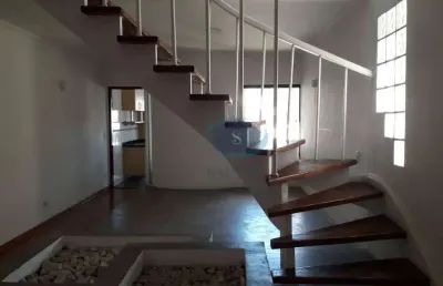 Sobrado triplex com 3 dormitórios,1 suíte,sala 2 ambientes,2 vagas,entrada lateral,salão de festas,churrasqueira,piscina,aceita permuta e proposta.