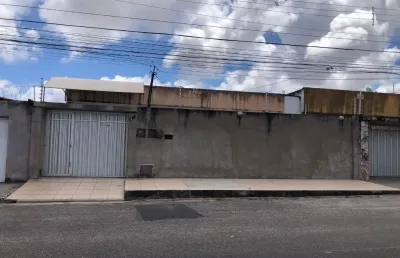 Casa com 4 quartos à venda na Rua Jorge Acúrcio, Parreão, Fortaleza