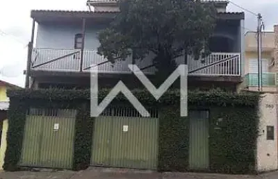 Espaçosa casa assobradada  3 dormitórios, 2 banheiros e 8 vagas de garagem em vila nossa senhora de