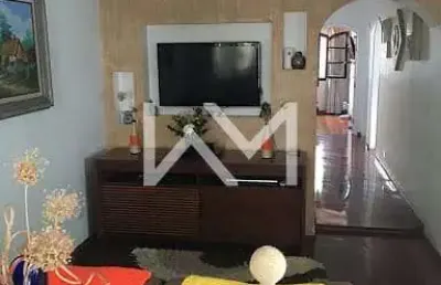 Casa assobradada  com  churrasqueira, 3  dormitórios, 3 banheiros e toda mobiliada em jardim guarul