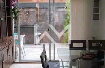 Excelente sobrado à venda com 3 dormitórios, 3 banheiros , 2 vagas de garagem para carro, 86m², par