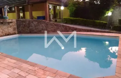 Casa à venda com 4 suítes, piscina, quadra, salão de jogos, sauna e lareira, toda  mobiliada , jund