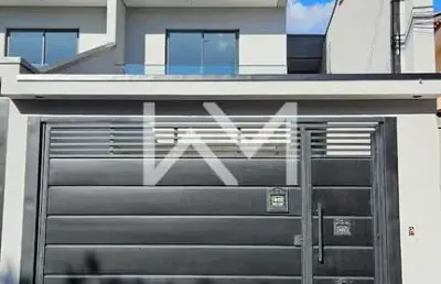 Maravilhoso sobrado à venda com 3 dormitórios, 3 vagas de garagem, piscina, churrasqueira,  200m²,