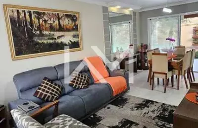 Sobrado à venda com 2 dormitórios, 3 banheiros, 2 vagas de garagem, 86m² , parque renato maia, guar