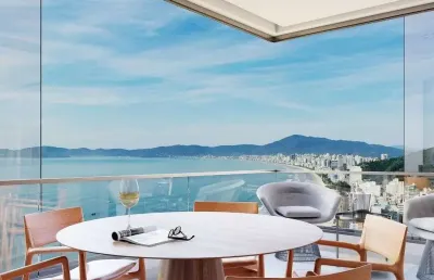Apartamento quadra mar, vista deslumbrante!  4 suítes itapema sc
