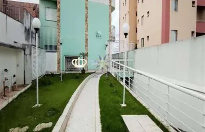 Sobrado em cond fechado com 03 quartos sendo 01 suíte e 4 vagas de garagem na vl matilde