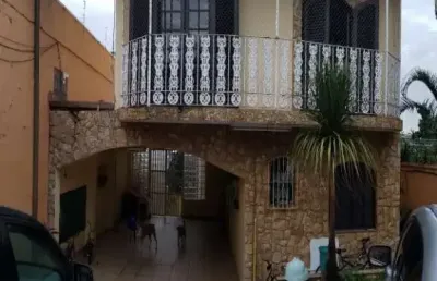 Casa belíssima com 04 dormitórios 06 vgs com closet e piscina na patriarca