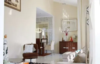 Casa terrea com edicula e 10 vagas de garagem na patriarca!!