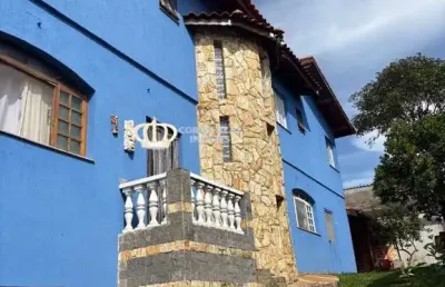 Sobrado com 3 dormitorios e 3 vagas proximo ao metro!