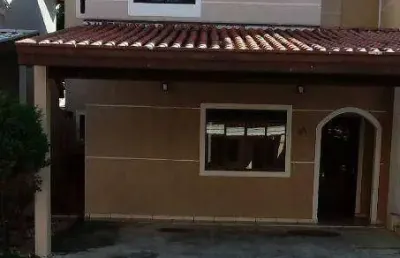 Sobrado em condomínio com 3 dormitórios sendo1 suíte