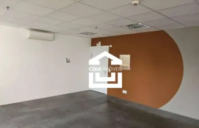 Conjunto comercial para locação com3 banheiros e 5 vagas de garagem, localizado em pinheiros.