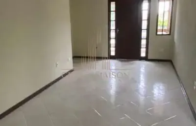 Casa geminada em condomínio a venda no jardim olinda em cabo frio