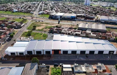 Galpão comercial no bairro shopping park com 247 metros quadrados.