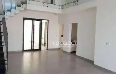 Casa alto padrão em condomínio fechado na zona leste com quatro suítes e 4 vagas de garagem.