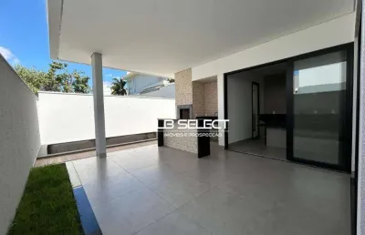 Casa no condomínio splendido com três suítes e varanda gourmet.