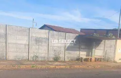 Terreno no bairro industrial com 300 metros quadrados.