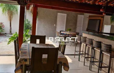 Casa no condomínio jardim canaã com três quartos, uma suíte e varanda gourmet.