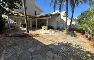 Casa no bairro karaíba com quatro quartos, uma suíte, duas semi suítes e área gourmet.