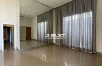Casa no condomínio golden village com três suítes e varanda gourmet completa.