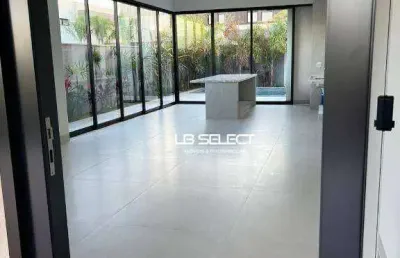 Casa no condomínio terras altas com quatro suítes e varanda gourmet.