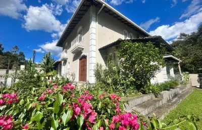 Casa duplex em condomínio: segurança e conforto a minutos do centro!