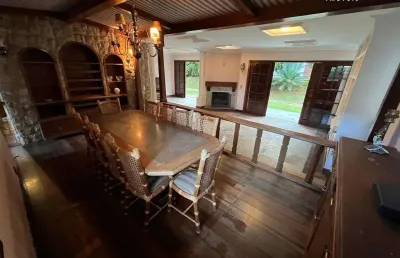 Casa em condomínio fechado com 5 quartos à venda na rua adhemar rizzi lippi, 1180, alto, teresópolis, 212 m2 por r$ 775.000