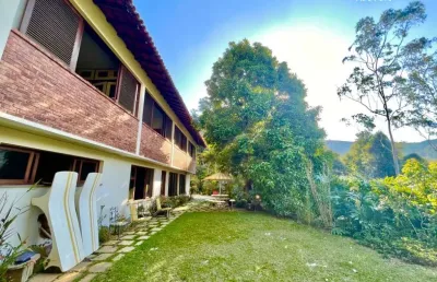 Casa com 4 quartos à venda na estrada dos pinheiros, 100, parque do imbui, teresópolis, 280 m2 por r$ 950.000